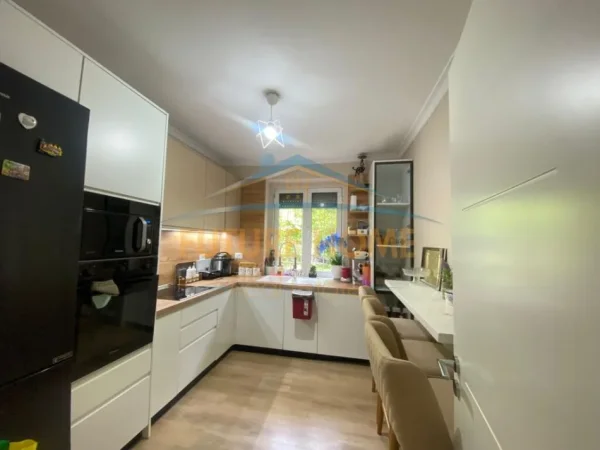 Tirane, shitet apartament 1+1 Kati 1, 58 m² 130.000 € (Stacioni i trenit)