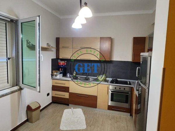 Durres, jepet me qera Vile 2 Katshe Kati 3, 3.00 m² 1.000 €