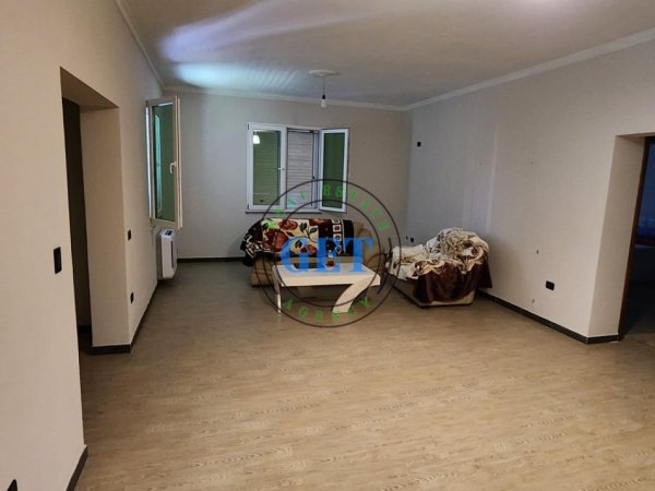 Durres, jepet me qera Vile 2 Katshe Kati 3, 3.00 m² 1.000 €