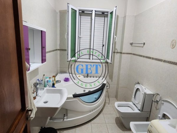 Durres, jepet me qera Vile 2 Katshe Kati 3, 3.00 m² 1.000 €
