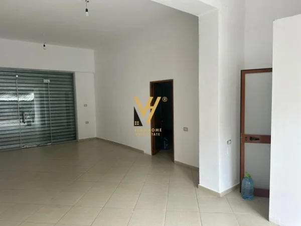 Tirane, jepet me qera dyqan Kati 0, 180 m² 900 € (RRUGA E KAVAJES)