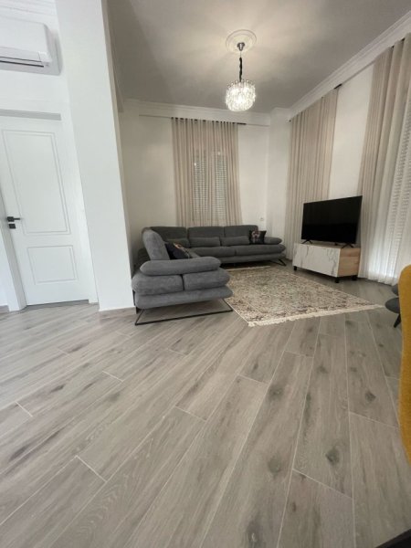 Tirane, jepet me qera Vile 4+1+Ballkon Kati 1, 170 m² 2.500 € (Sauk)