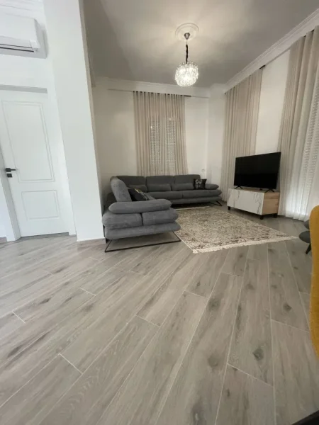 Tirane, jepet me qera Vile 4+1+Ballkon Kati 1, 170 m² 2.500 € (Sauk)