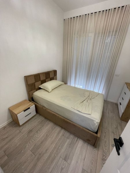 Tirane, jepet me qera Vile 4+1+Ballkon Kati 1, 170 m² 2.500 € (Sauk)