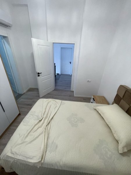 Tirane, jepet me qera Vile 4+1+Ballkon Kati 1, 170 m² 2.500 € (Sauk)