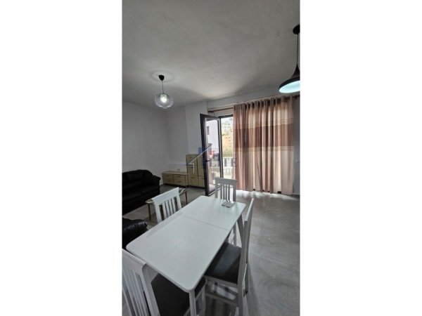 Tirane, jepet me qera apartament 1+1+Ballkon Kati 0, 44 m² 450 € (Kopshti Botanik)