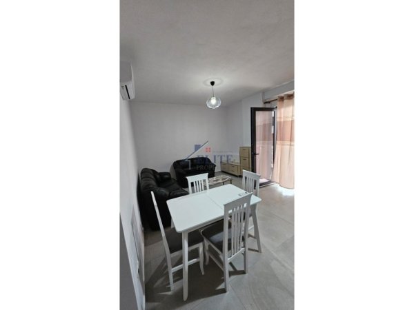 Tirane, jepet me qera apartament 1+1+Ballkon Kati 0, 44 m² 450 € (Kopshti Botanik)