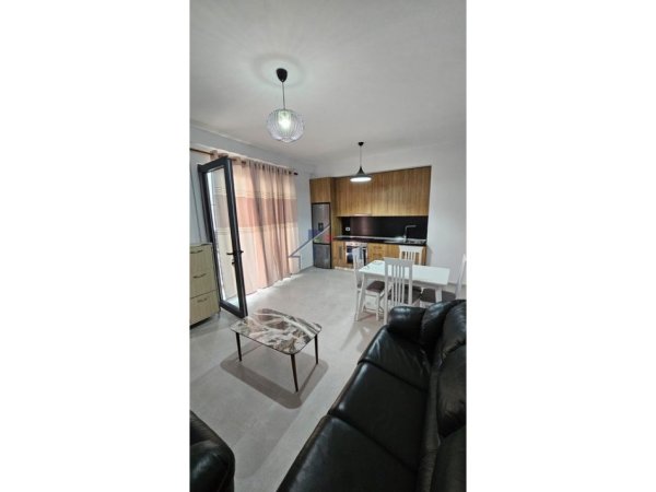 Tirane, jepet me qera apartament 1+1+Ballkon Kati 0, 44 m² 450 € (Kopshti Botanik)