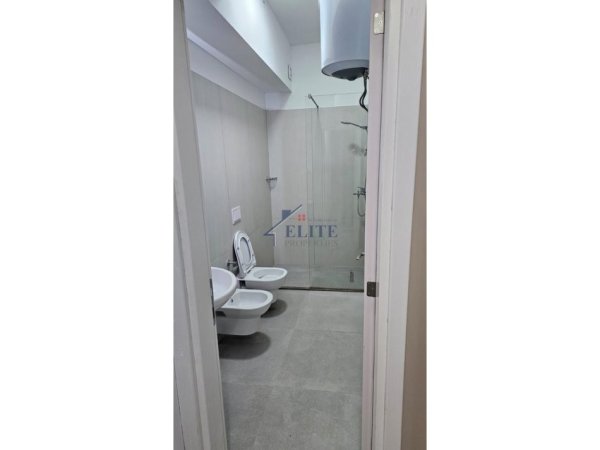 Tirane, jepet me qera apartament 1+1+Ballkon Kati 0, 44 m² 450 € (Kopshti Botanik)
