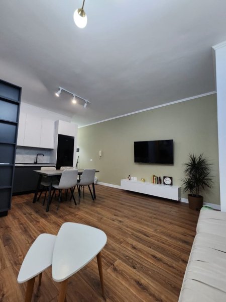 Tirane, jepet me qera apartament 2+1 Kati 8, 78 m² 500 € (Bulkevardi Migjeni)
