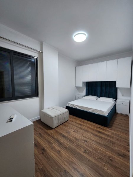 Tirane, jepet me qera apartament 2+1 Kati 8, 78 m² 500 € (Bulkevardi Migjeni)