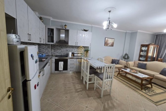 Tirane, shitet apartament 2+1+Ballkon Kati 2, 99 m² 130.000 € (Rruga Micky Mouse)