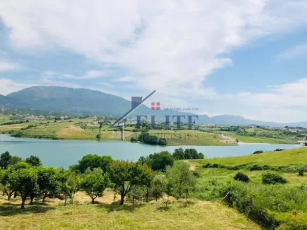 Tirane, shitet truall , 800 m² 110.000 € (Farke)