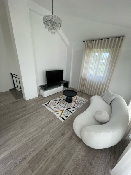 Tirane, jepet me qera Vile 3 Katshe , 240 m² 2.500 € (TEG)