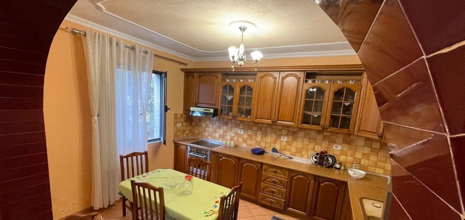 Tirane, jepet me qera apartament 1+1 Kati 1, 60 m² 300 € (Univers City)