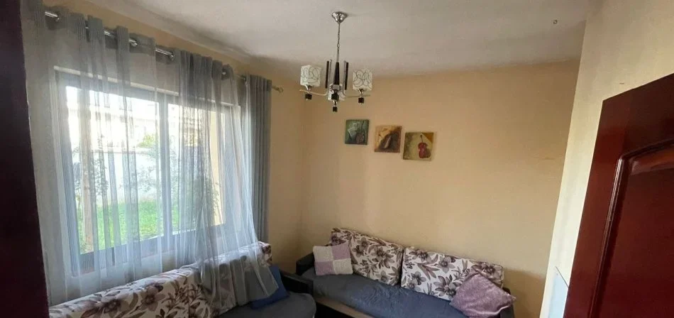 Tirane, jepet me qera apartament 1+1 Kati 1, 60 m² 300 € (Univers City)