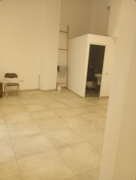Tirane, jepet me qera dyqan Kati 0, 55 m² 750 € (rruga e barrikdave)