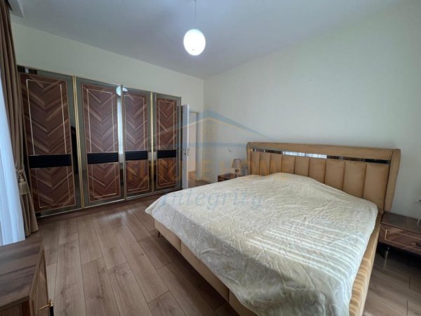 Tirane, jepet me qera apartament 2+1 Kati 3, 101 m² 800 € (Rruga Ferit Xhajko)