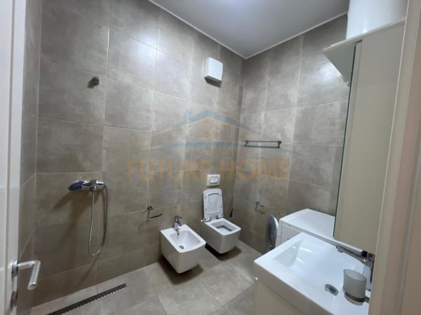 Tirane, jepet me qera apartament 2+1 Kati 3, 101 m² 800 € (Rruga Ferit Xhajko)
