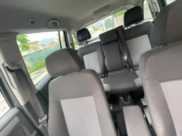 Tirane, shitet makine OPEL Zafira 1.7 CDTi 7 vendshe Extremisht economik 4-5.5l/100km rruge te gjata edhe 5.5-7l/100km ne qytet Nafte, e zeze manuale Klima 273.000 km 7.500 €