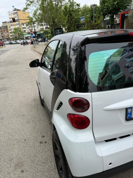 Tirane, shitet Makine Smart for 2