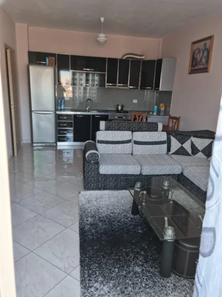 Tirane, jepet me qera apartament 2+1 Kati 5, 80 m² 400 € (astir)