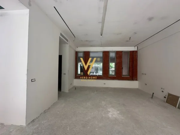 Tirane, jepet me qera dyqan Kati 0, 70 m² 1.500 € (DELIJORGJI)