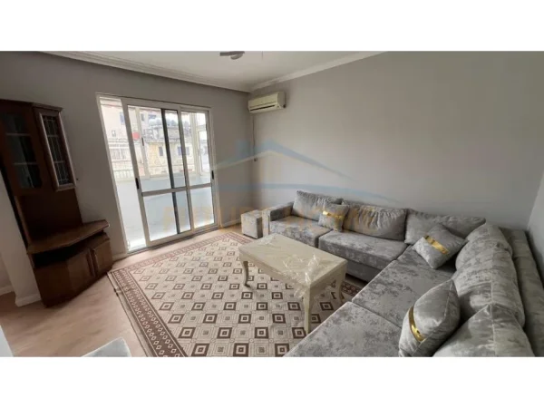 Tirane, shitet apartament 1+1 Kati 5, 50 m² 70.000 € (Kinostudio)