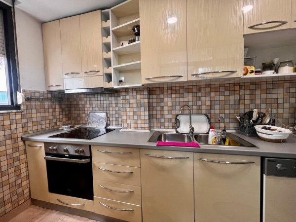 Tirane, shitet apartament 2+1+Aneks+Ballkon Kati 3, 96 m² 270.000 € (Blloku)