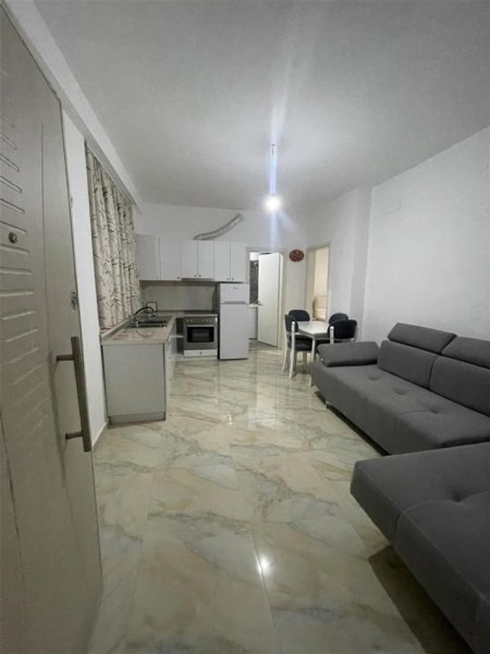 Tirane, jepet me qera apartament 1+1+Ballkon Kati 3, 65 m² 350 € (Astir te 2 Palmat)