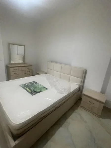 Tirane, jepet me qera apartament 1+1+Ballkon Kati 3, 65 m² 350 € (Astir te 2 Palmat)