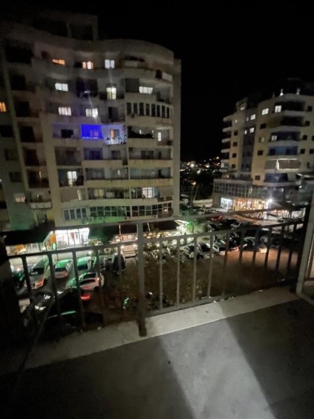 Tirane, jepet me qera apartament 1+1+Ballkon Kati 3, 65 m² 350 € (Astir te 2 Palmat)