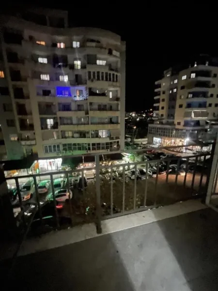 Tirane, jepet me qera apartament 1+1+Ballkon Kati 3, 65 m² 350 € (Astir te 2 Palmat)