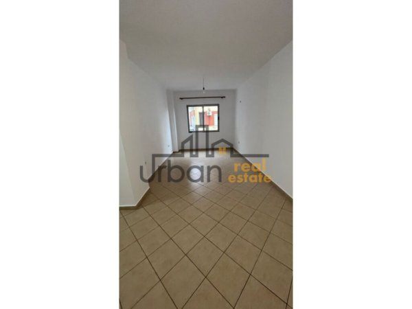 Tirane, shitet apartament 1+1 , 73 m² 80.000 € (Pallatet e Verdha)