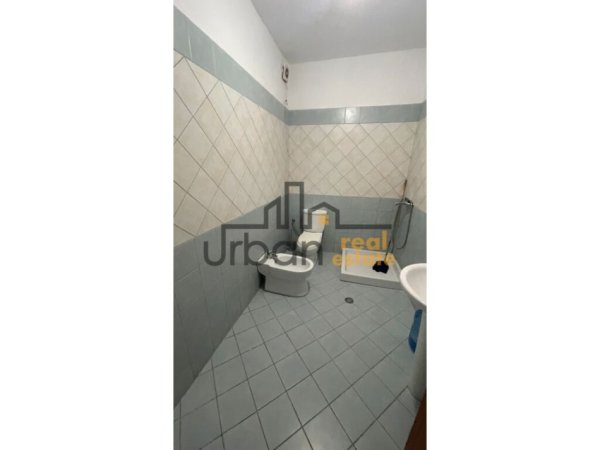 Tirane, shitet apartament 1+1 , 73 m² 80.000 € (Pallatet e Verdha)