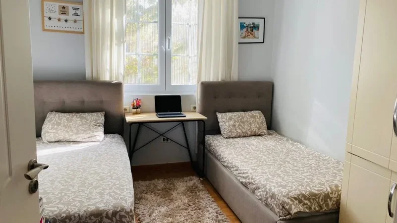 Tirane, jepet me qera apartament 2+1+Aneks Kati 3, 72 m² 650 € (Rr. E Kavajes, 21 Dhjetori)