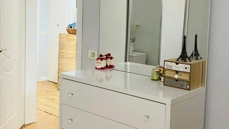 Tirane, jepet me qera apartament 2+1+Aneks Kati 3, 72 m² 650 € (Rr. E Kavajes, 21 Dhjetori)
