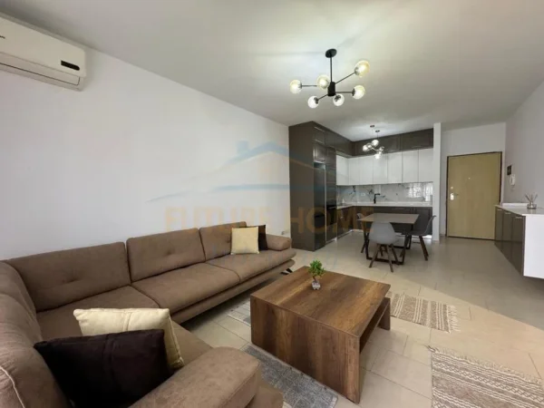 Tirane, jepet me qera apartament 3+1 Kati 6, 120 m² 550 € (Unaza e Re)