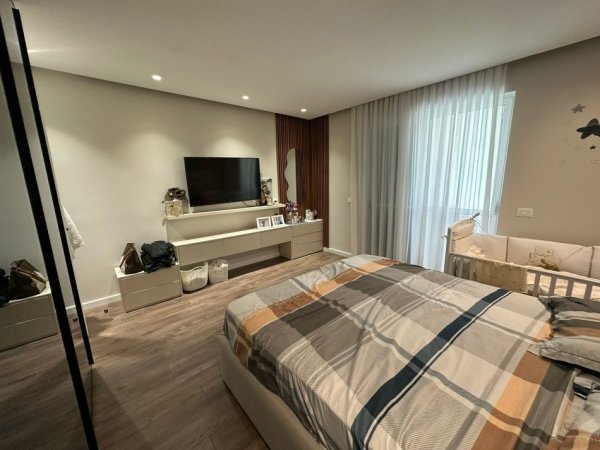 Tirane, shitet apartament 2+1+Ballkon Kati 2, 90 m² 185.000 € (Rruga xhon kenedi)