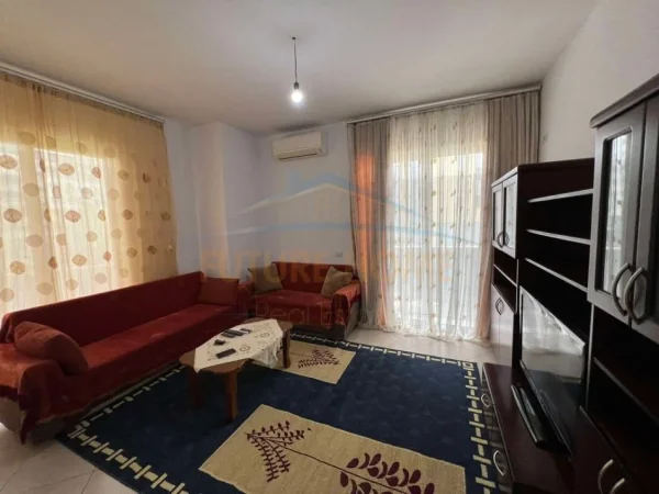 Tirane, jepet me qera apartament 1+1 Kati 2, 74 m² 350 € (Unaza e Re)