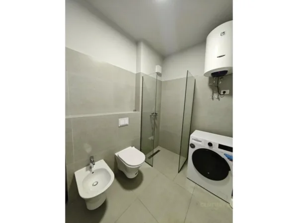Tirane, jepet me qera apartament 1+1 Kati 12, 64 m² 550 € (oxhaku)