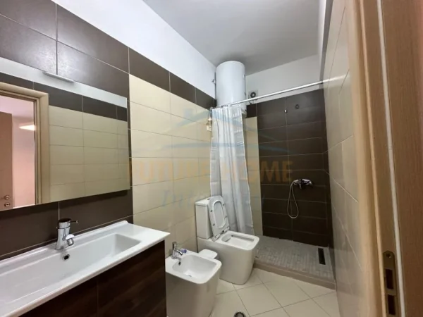 Shqiperi, jepet me qera apartament 3+1 Kati 6, 120 m² 500 € (Unaza e re)