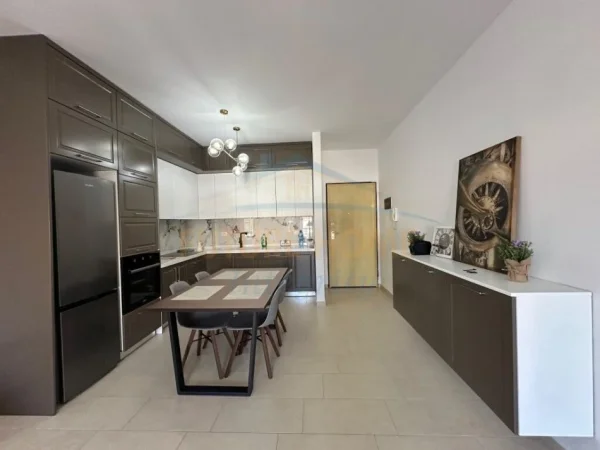 Shqiperi, jepet me qera apartament 3+1 Kati 6, 120 m² 500 € (Unaza e re)