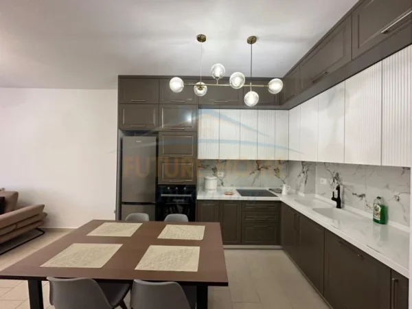 Shqiperi, jepet me qera apartament 3+1 Kati 6, 120 m² 500 € (Unaza e re)