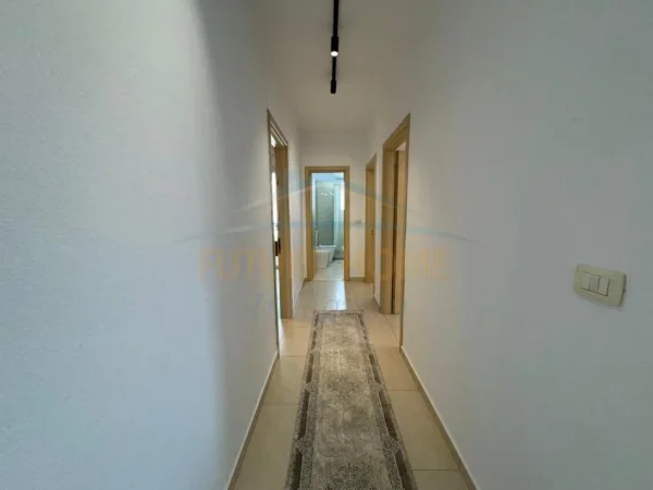 Shqiperi, jepet me qera apartament 3+1 Kati 6, 120 m² 500 € (Unaza e re)