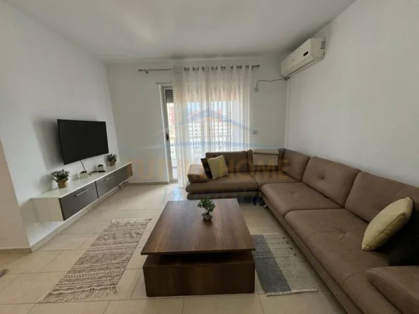 Shqiperi, jepet me qera apartament 3+1 Kati 6, 120 m² 500 € (Unaza e re)