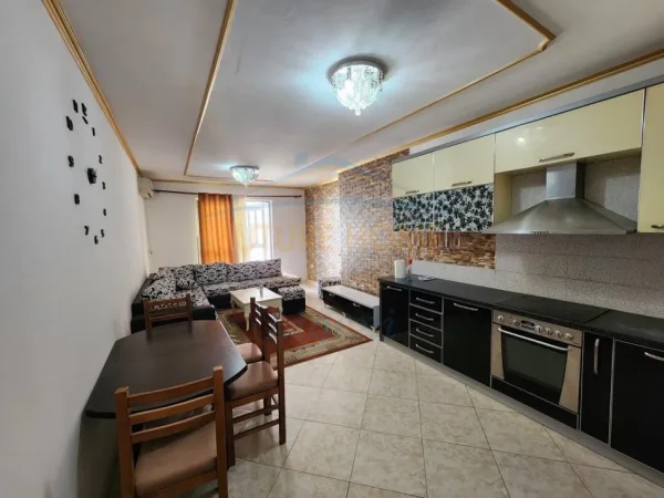 Tirane, jepet me qera apartament 2+1 Kati 4, 90 m² 450 € (Unaza e re)