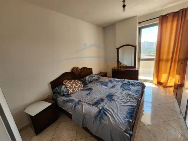 Tirane, jepet me qera apartament 2+1 Kati 4, 90 m² 450 € (Unaza e re)