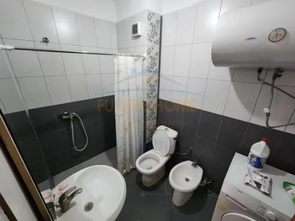 Tirane, jepet me qera apartament 2+1 Kati 4, 90 m² 450 € (Unaza e re)