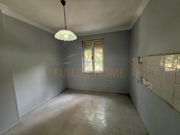 Tirane, shitet apartament 2+1+Ballkon Kati 3, 62 m² 155.000 € (Rruga e Kavajes)